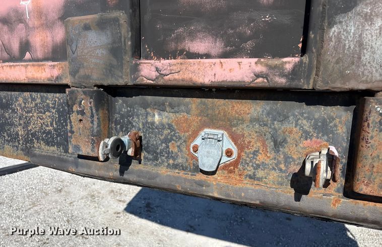 image for item FG0029 1997 Fontaine LFTW-6-8048WSAWK flatbed trailer