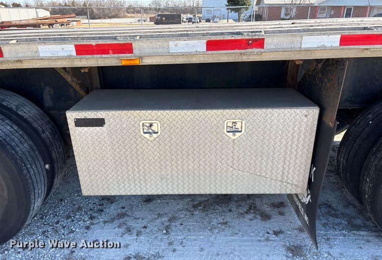 image for item FG0029 1997 Fontaine LFTW-6-8048WSAWK flatbed trailer