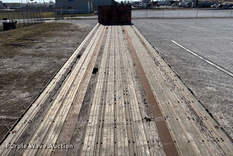 image for item FG0029 1997 Fontaine LFTW-6-8048WSAWK flatbed trailer