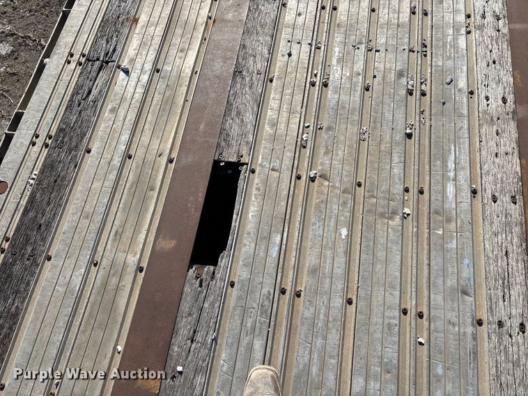 image for item FG0029 1997 Fontaine LFTW-6-8048WSAWK flatbed trailer