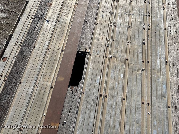 image for item FG0029 1997 Fontaine LFTW-6-8048WSAWK flatbed trailer