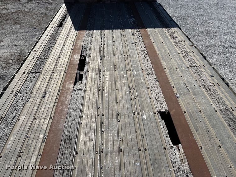 image for item FG0029 1997 Fontaine LFTW-6-8048WSAWK flatbed trailer