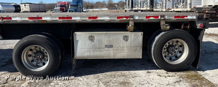 image for item FG0029 1997 Fontaine LFTW-6-8048WSAWK flatbed trailer