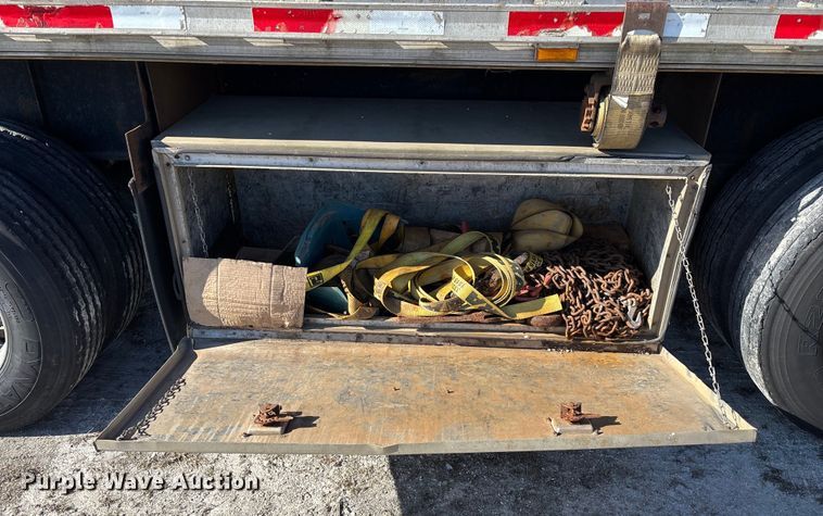 image for item FG0029 1997 Fontaine LFTW-6-8048WSAWK flatbed trailer