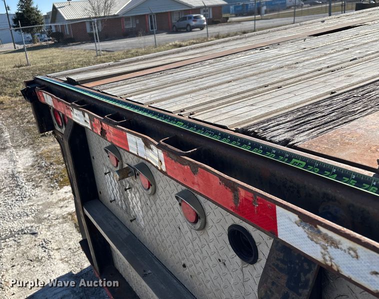 image for item FG0029 1997 Fontaine LFTW-6-8048WSAWK flatbed trailer