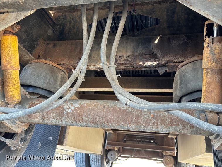 image for item FG0029 1997 Fontaine LFTW-6-8048WSAWK flatbed trailer