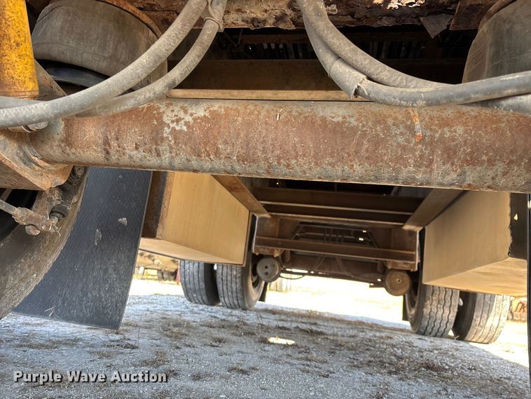 image for item FG0029 1997 Fontaine LFTW-6-8048WSAWK flatbed trailer