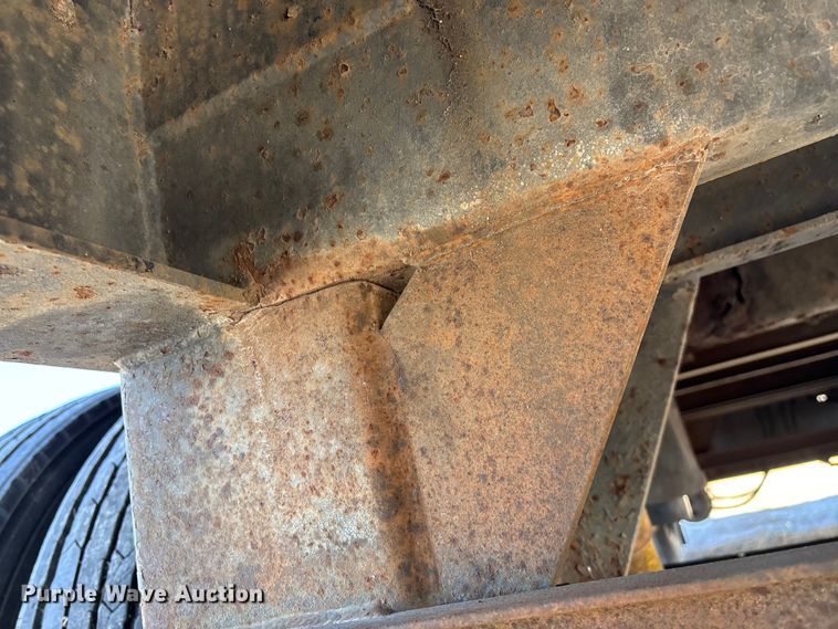 image for item FG0029 1997 Fontaine LFTW-6-8048WSAWK flatbed trailer