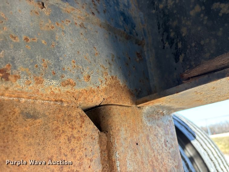 image for item FG0029 1997 Fontaine LFTW-6-8048WSAWK flatbed trailer