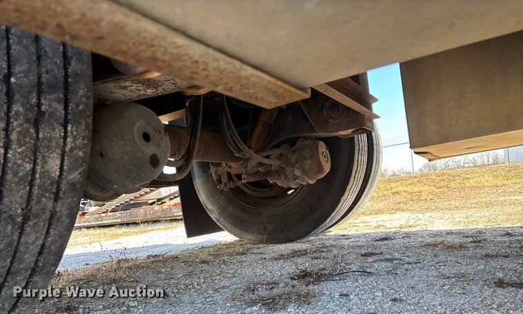 image for item FG0029 1997 Fontaine LFTW-6-8048WSAWK flatbed trailer