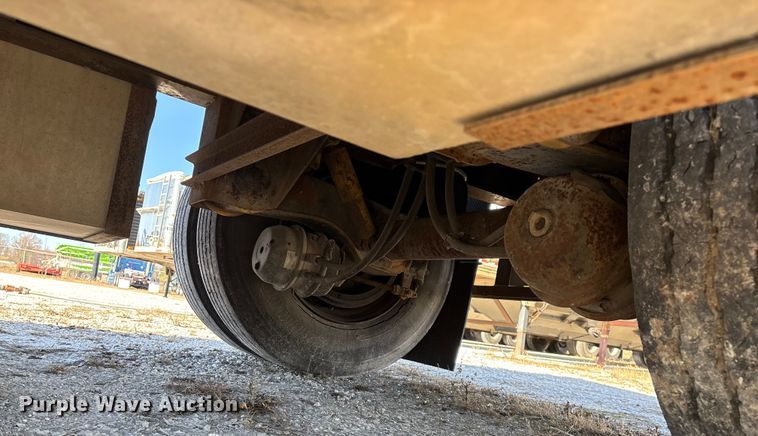 image for item FG0029 1997 Fontaine LFTW-6-8048WSAWK flatbed trailer