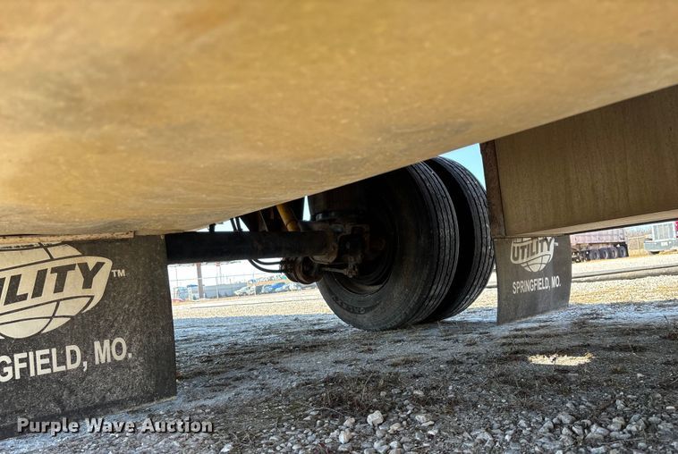 image for item FG0029 1997 Fontaine LFTW-6-8048WSAWK flatbed trailer