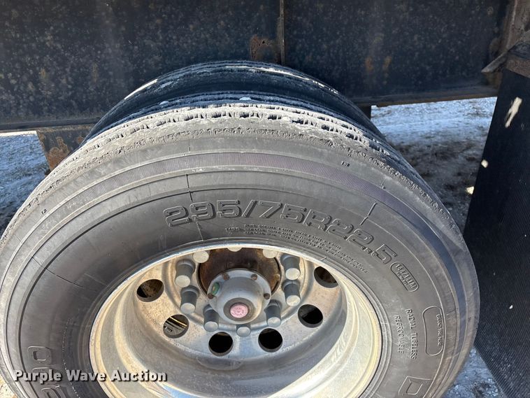 image for item FG0029 1997 Fontaine LFTW-6-8048WSAWK flatbed trailer