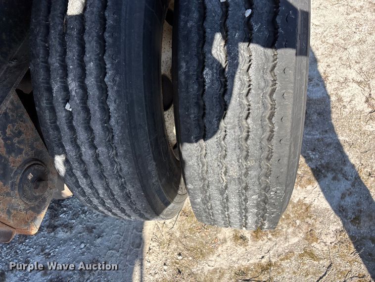 image for item FG0029 1997 Fontaine LFTW-6-8048WSAWK flatbed trailer