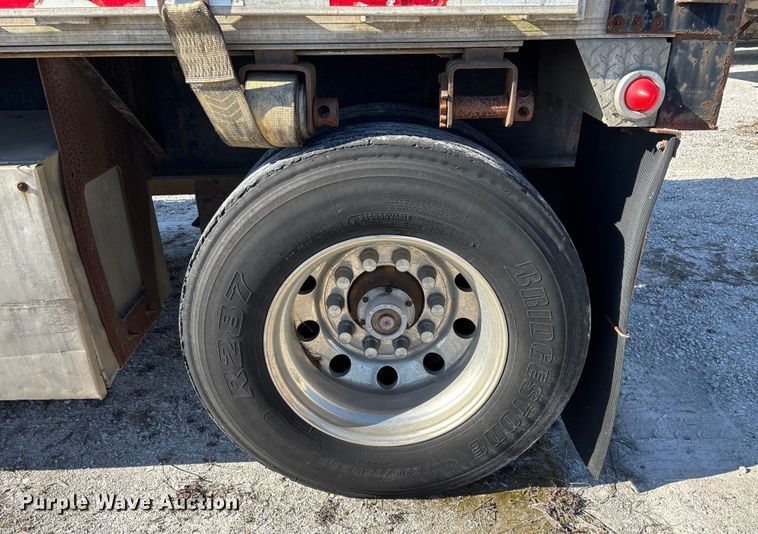 image for item FG0029 1997 Fontaine LFTW-6-8048WSAWK flatbed trailer