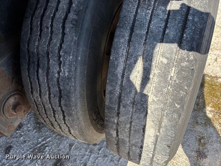 image for item FG0029 1997 Fontaine LFTW-6-8048WSAWK flatbed trailer