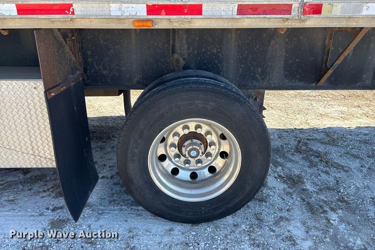 image for item FG0029 1997 Fontaine LFTW-6-8048WSAWK flatbed trailer