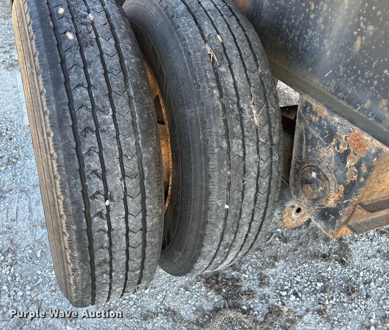 image for item FG0029 1997 Fontaine LFTW-6-8048WSAWK flatbed trailer