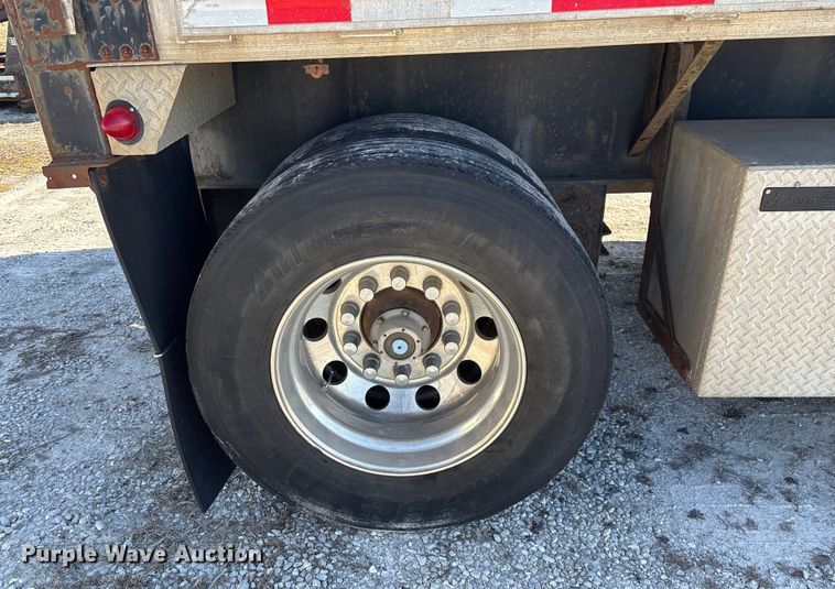 image for item FG0029 1997 Fontaine LFTW-6-8048WSAWK flatbed trailer