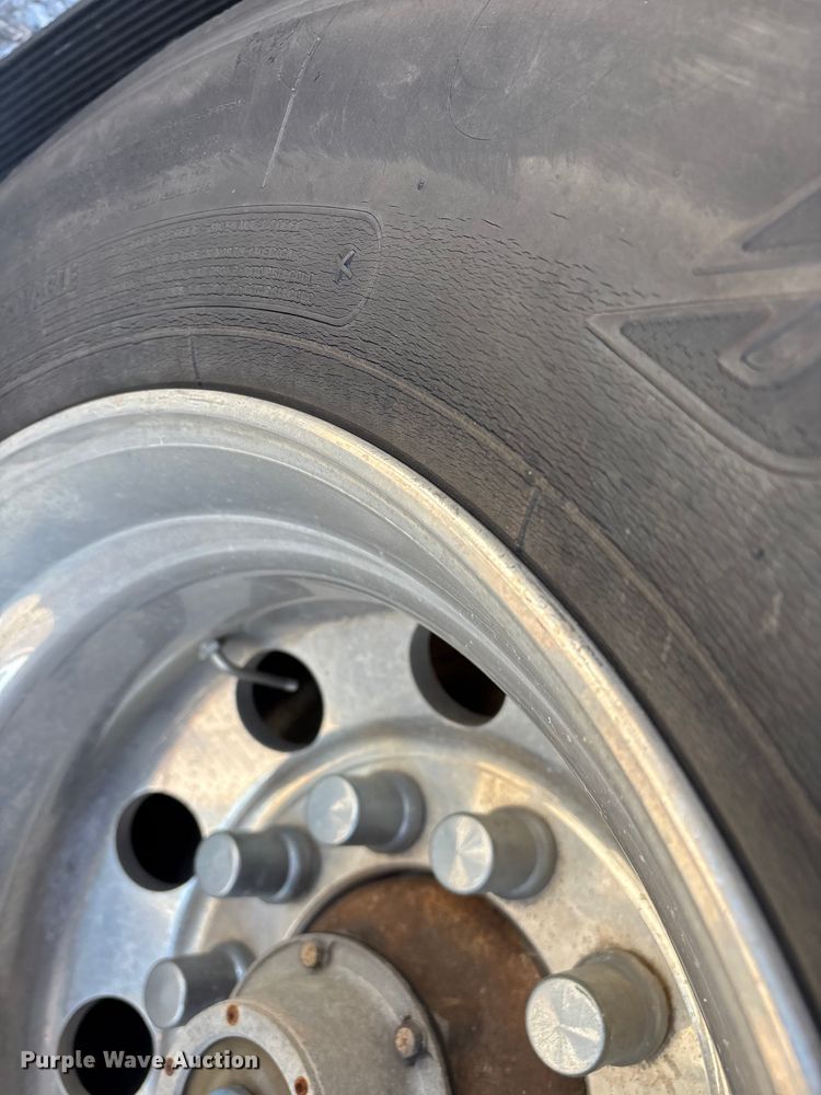 image for item FG0029 1997 Fontaine LFTW-6-8048WSAWK flatbed trailer