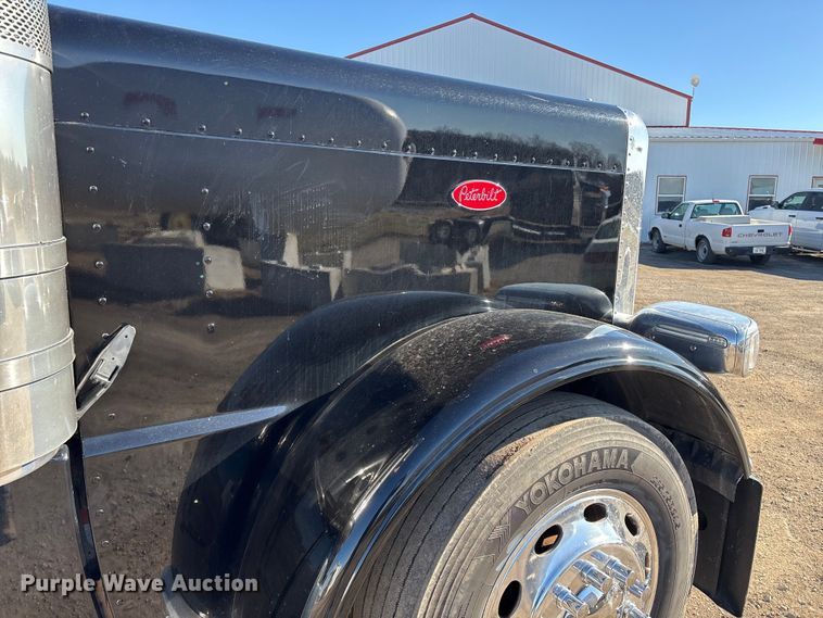 image for item FG2543 2022 Peterbilt 389 semi truck