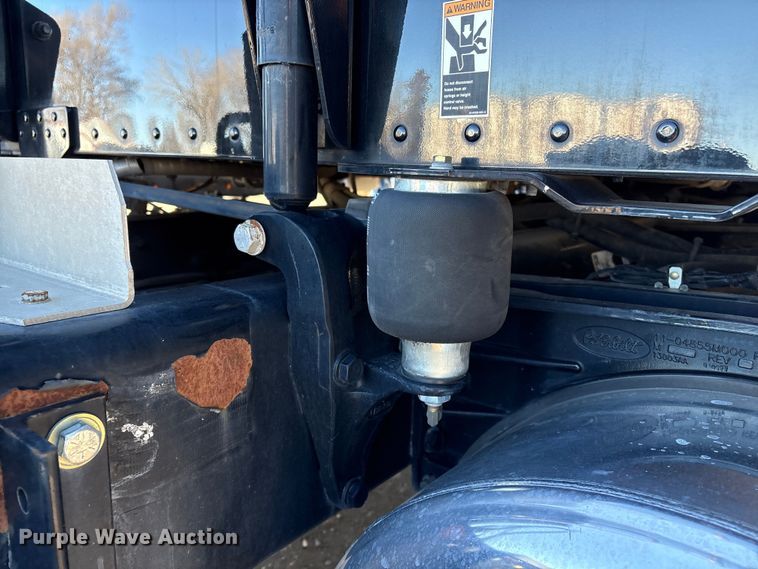 image for item FG2543 2022 Peterbilt 389 semi truck