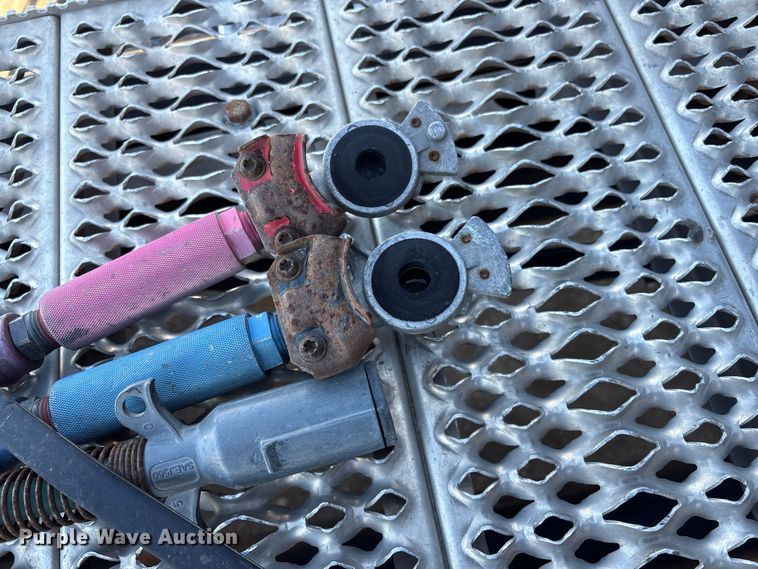 image for item FG2543 2022 Peterbilt 389 semi truck