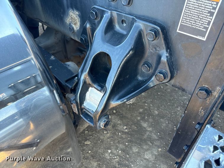 image for item FG2543 2022 Peterbilt 389 semi truck