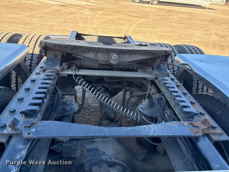 image for item FG2543 2022 Peterbilt 389 semi truck