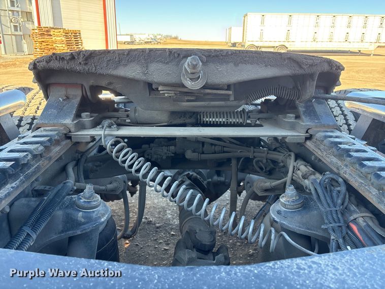 image for item FG2543 2022 Peterbilt 389 semi truck