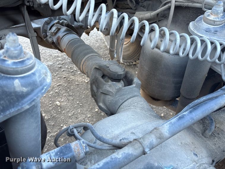 image for item FG2543 2022 Peterbilt 389 semi truck