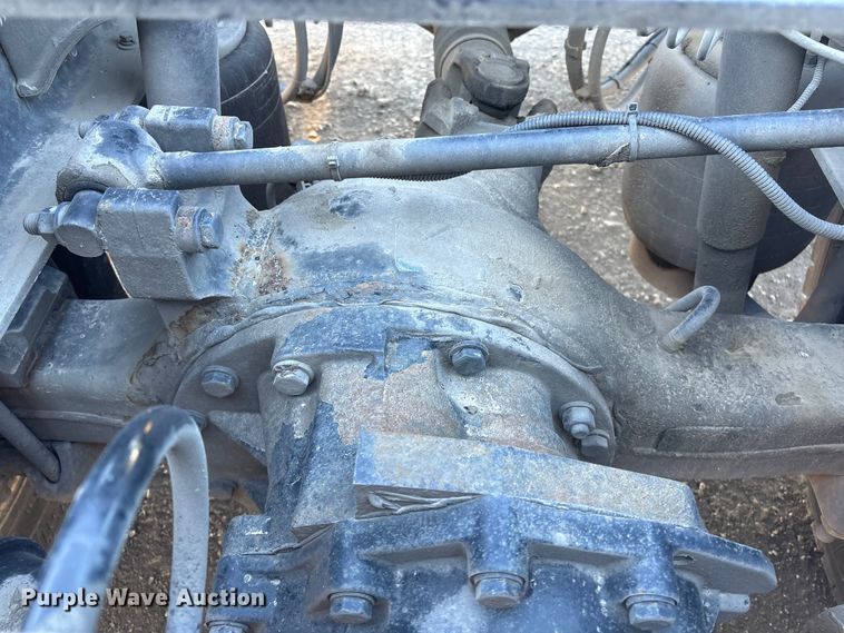 image for item FG2543 2022 Peterbilt 389 semi truck