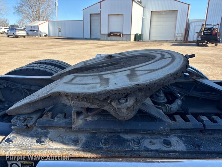 image for item FG2543 2022 Peterbilt 389 semi truck