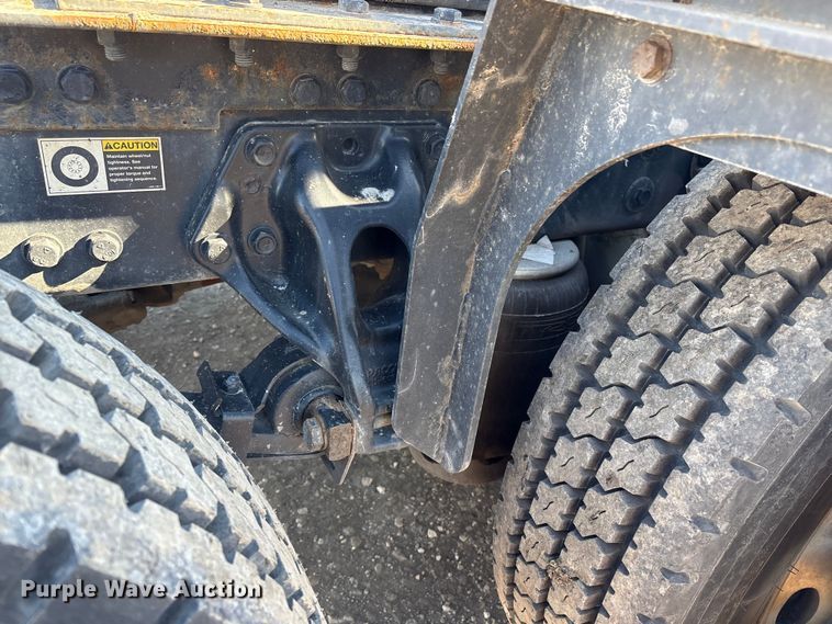 image for item FG2543 2022 Peterbilt 389 semi truck