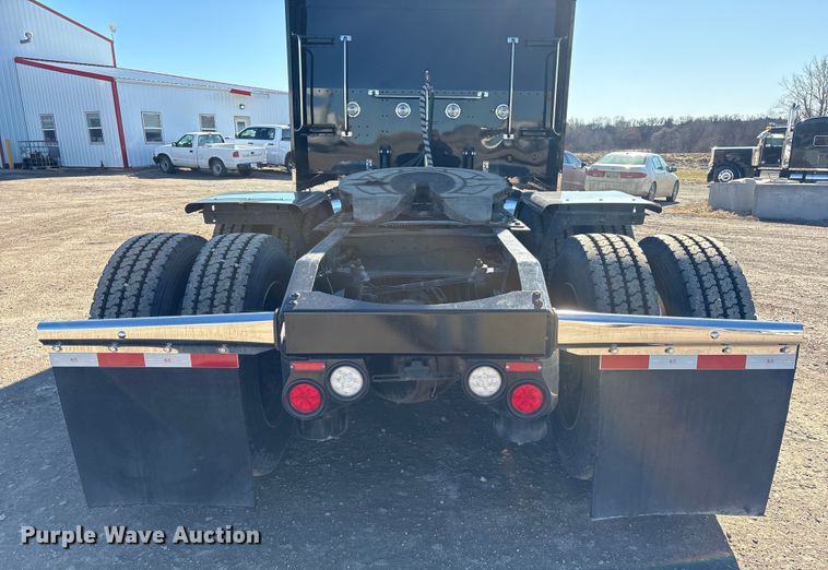 image for item FG2543 2022 Peterbilt 389 semi truck