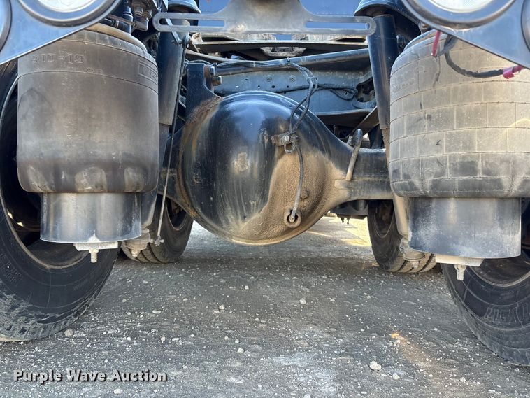 image for item FG2543 2022 Peterbilt 389 semi truck