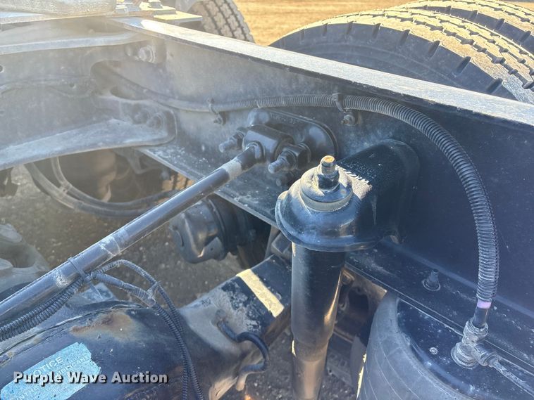 image for item FG2543 2022 Peterbilt 389 semi truck