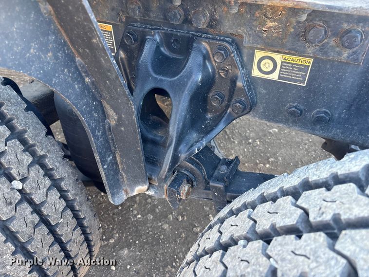 image for item FG2543 2022 Peterbilt 389 semi truck