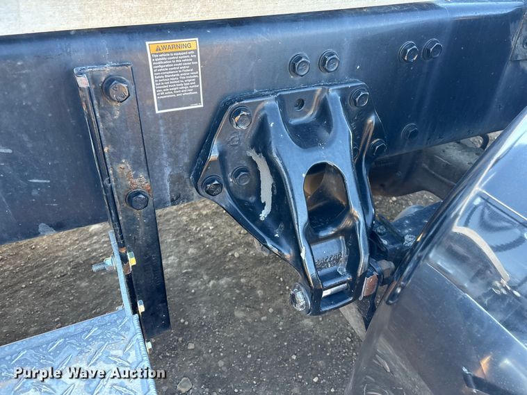 image for item FG2543 2022 Peterbilt 389 semi truck