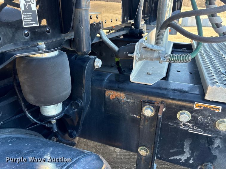 image for item FG2543 2022 Peterbilt 389 semi truck