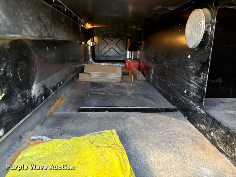 image for item FG2543 2022 Peterbilt 389 semi truck