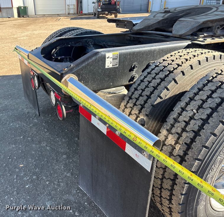 image for item FG2543 2022 Peterbilt 389 semi truck