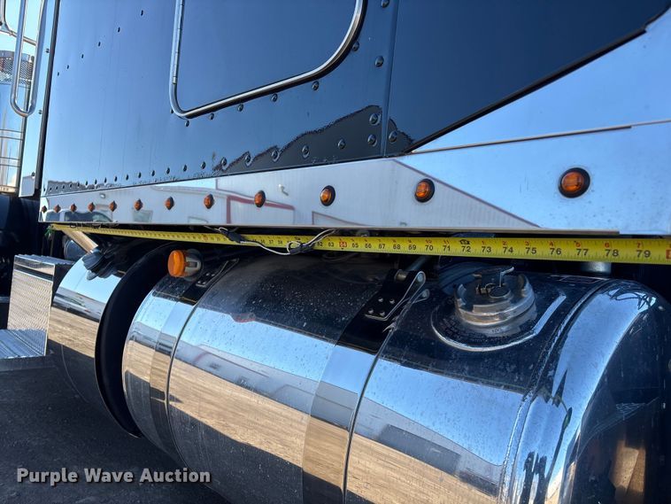 image for item FG2543 2022 Peterbilt 389 semi truck