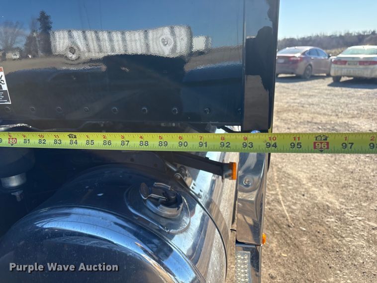 image for item FG2543 2022 Peterbilt 389 semi truck