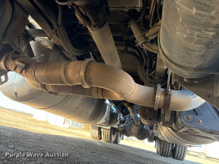 image for item FG2543 2022 Peterbilt 389 semi truck