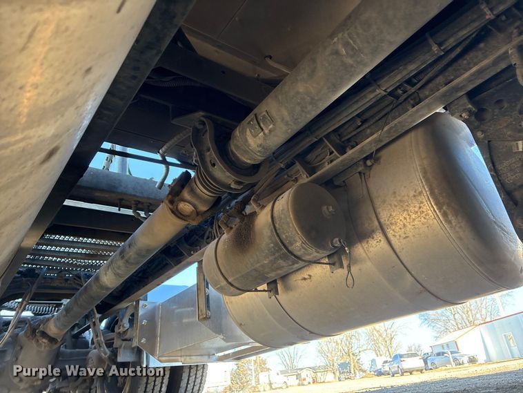 image for item FG2543 2022 Peterbilt 389 semi truck