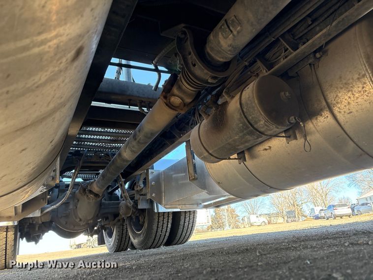 image for item FG2543 2022 Peterbilt 389 semi truck