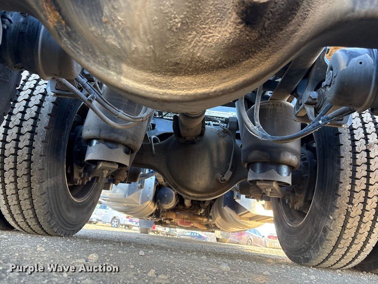 image for item FG2543 2022 Peterbilt 389 semi truck