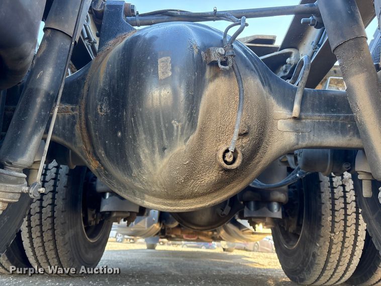 image for item FG2543 2022 Peterbilt 389 semi truck