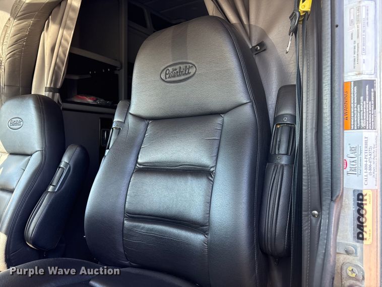 image for item FG2543 2022 Peterbilt 389 semi truck